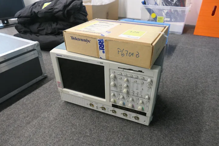 Tektronix - Digital Phosphor Oscilloscope Typ: TDS 5054